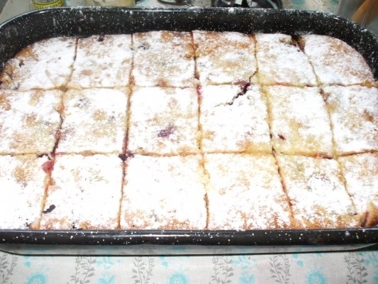 Placinta cu visine si branza de vaci