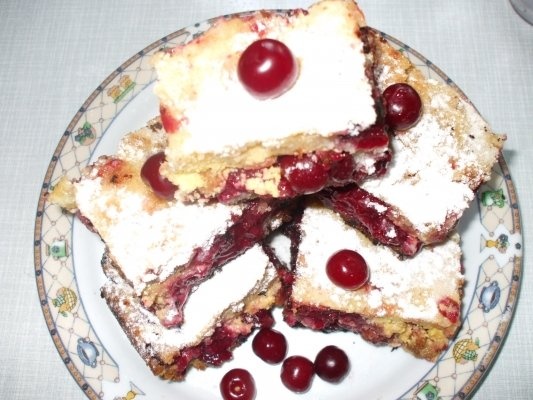 Placinta cu visine si branza de vaci