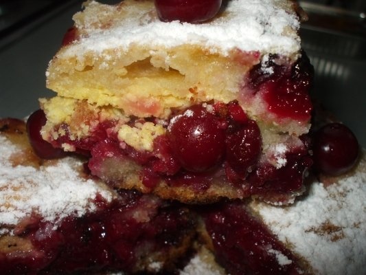 Placinta cu visine si branza de vaci