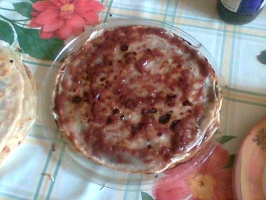 Tort de clatite cu dulceata de capsuni si macese