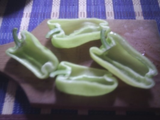 ARDEI UMPLUT CU PASTA DE BRANZA SI MASLINE