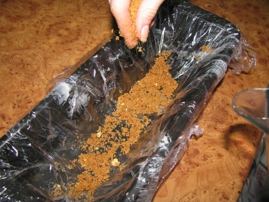 Tort inghetat de ciocolata si alune