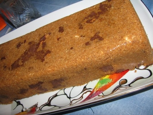 Tort inghetat de ciocolata si alune