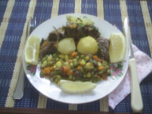 RASOL DIN CARNE DE VITEL CU LEGUME ASORTATE