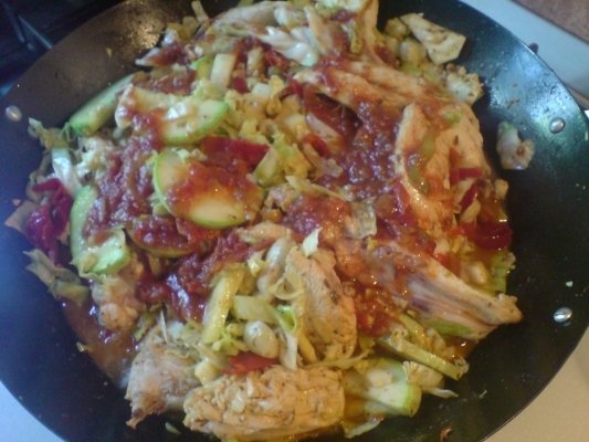 Piept de pui cu legume