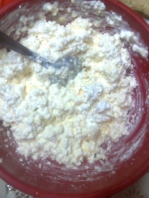 Clatite cu branza dulce si sos de vanilie la cuptor