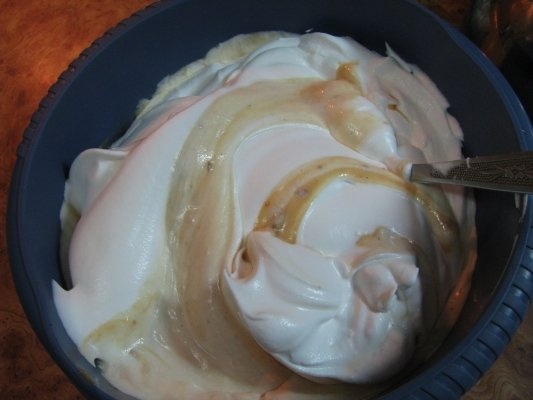 Inghetata de sirop de artar cu bucati crocante de caramele