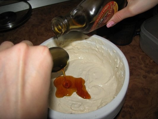 Inghetata de sirop de artar cu bucati crocante de caramele