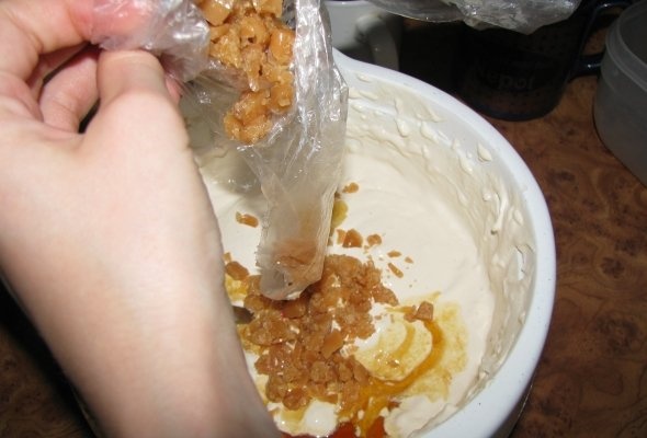 Inghetata de sirop de artar cu bucati crocante de caramele