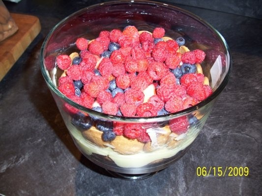 Lemon-Berry Triffle -   Desert cu fructe