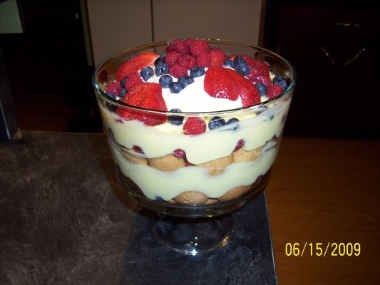 Lemon-Berry Triffle -   Desert cu fructe