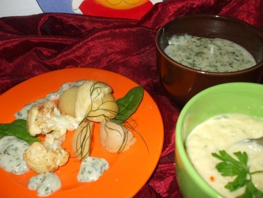 Buchetele de conopida cu usturoi si sos de marar