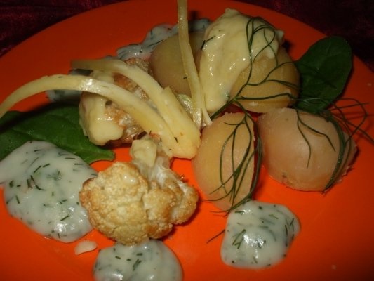 Buchetele de conopida cu usturoi si sos de marar