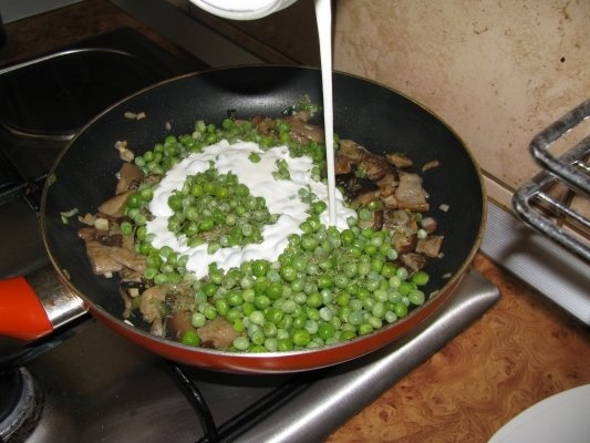 Placintele cu ciuperci si tarhon