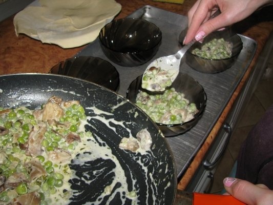 Placintele cu ciuperci si tarhon