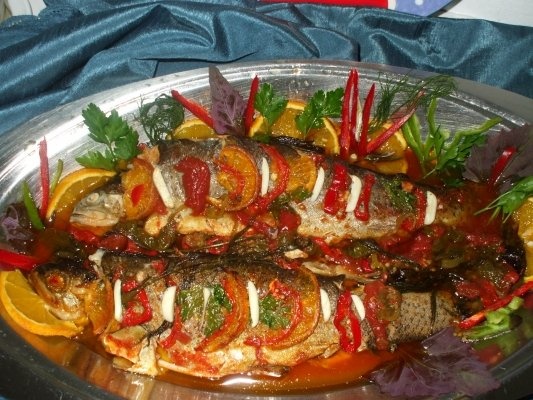 Pastrav cu portocale si sos picant