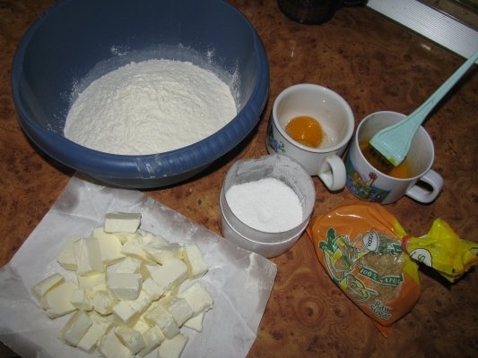 Placinte crocante cu cirese si visine