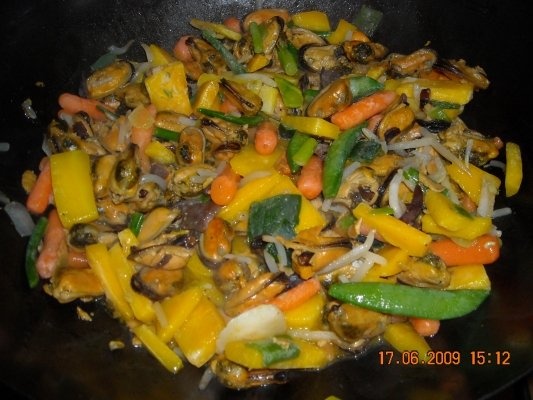 Scoici cu legume-Wok