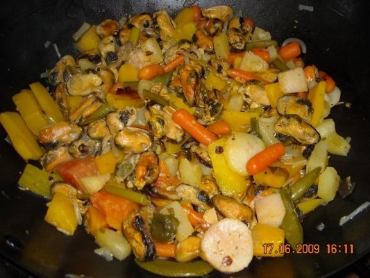 Scoici cu legume-Wok