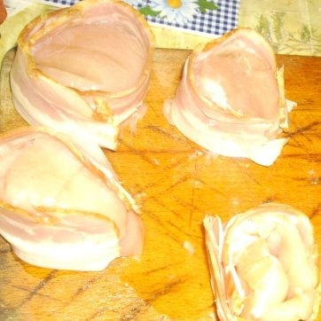 Rulouri de pui invelite in bacon cu garnitura de  fasole verde
