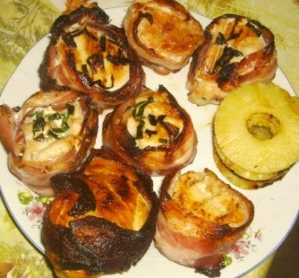 Rulouri de pui invelite in bacon cu garnitura de  fasole verde