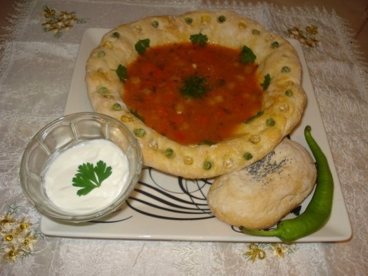 Ciorba de vacuta in farfurie comestibila