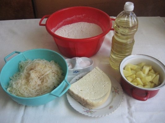 Placinta cu cartofi, varza sau branza