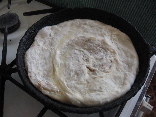 Placinta cu cartofi, varza sau branza