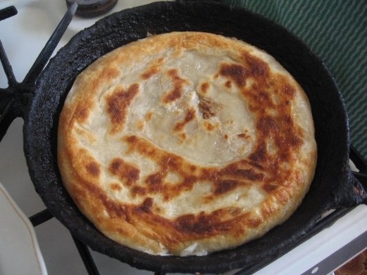 Placinta cu cartofi, varza sau branza