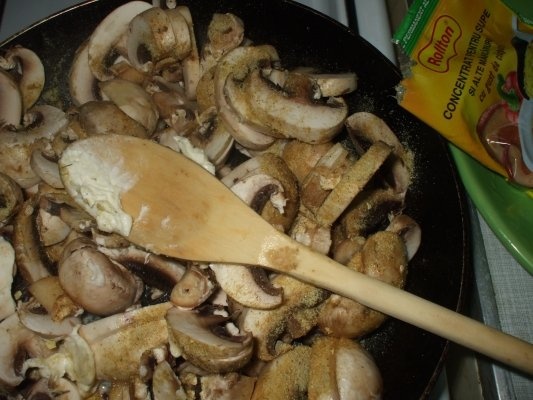 Ficat prajit cu ciuperci champignon