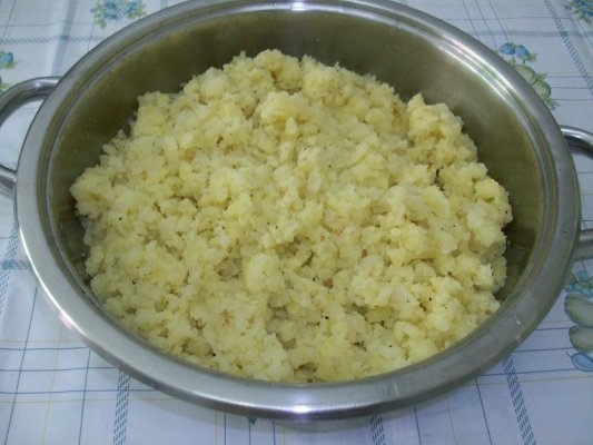 CARTOFI PIURE,FIERTI IN COAJA