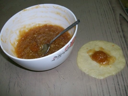 GOGOSELE UMPLUTE,IN CUPTOR