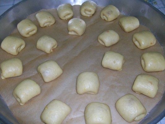 GOGOSELE UMPLUTE,IN CUPTOR