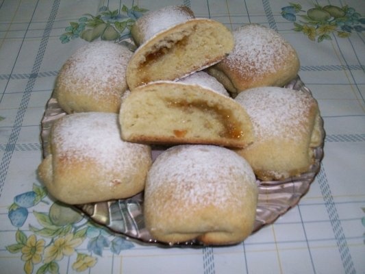 GOGOSELE UMPLUTE,IN CUPTOR