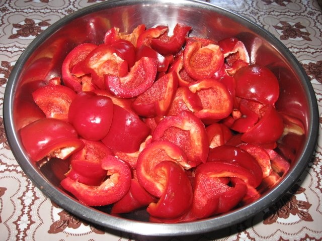 Din categoria legume crude congelate -ardei gras si ardei capia tocat