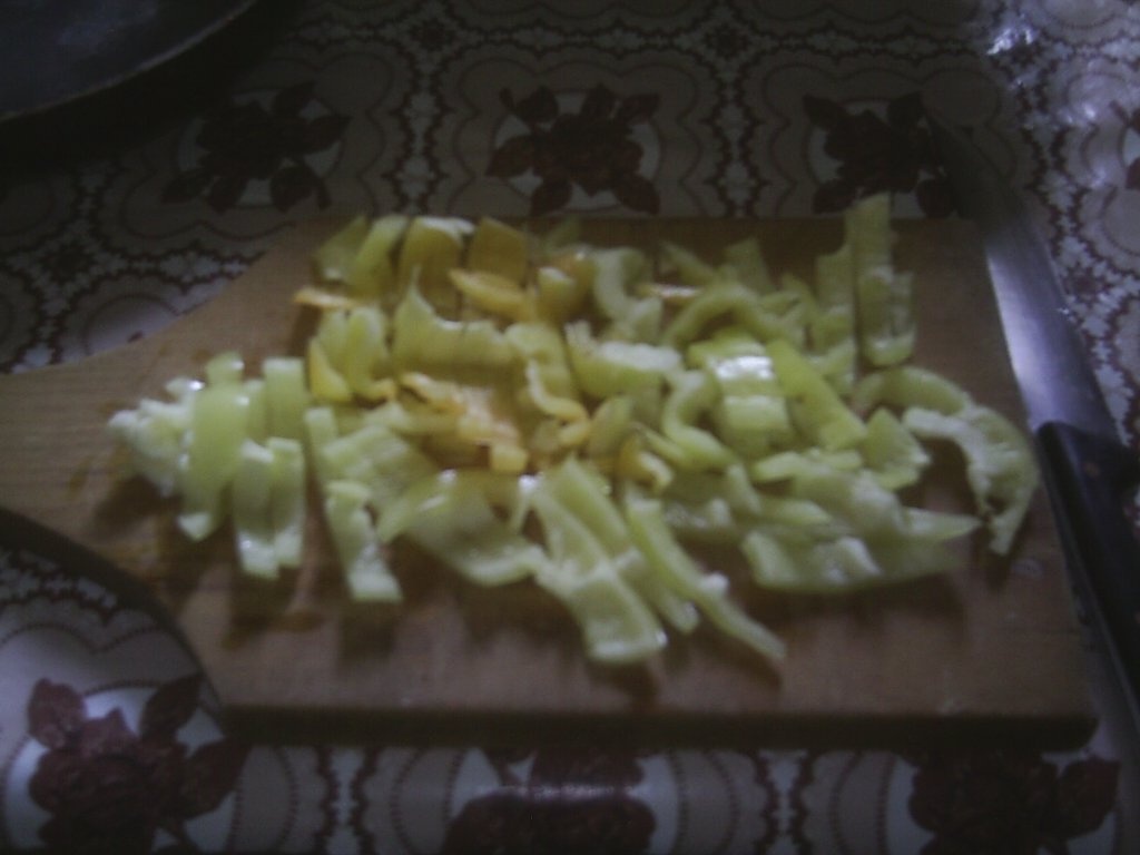 Din categoria legume crude congelate -ardei gras si ardei capia tocat