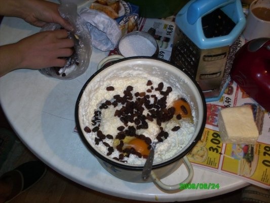 Prajitura cu iaurt si branza