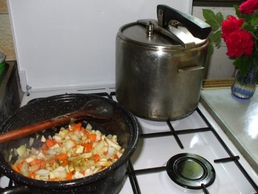 Ciorba de fasole cu jambon crud