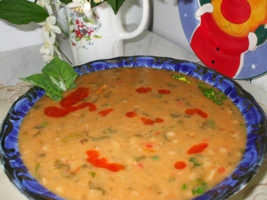 Ciorba de fasole cu jambon crud