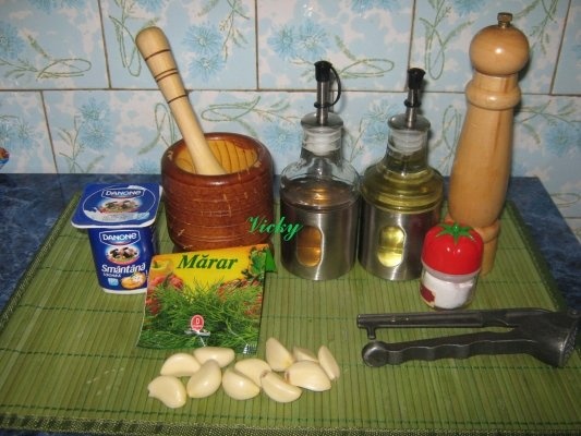 Sos de usturoi cu smantana