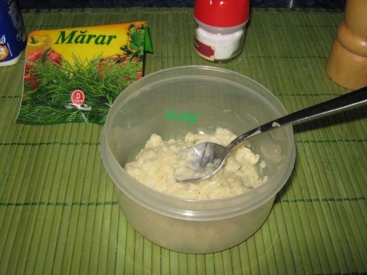 Sos de usturoi cu smantana