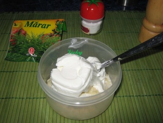 Sos de usturoi cu smantana