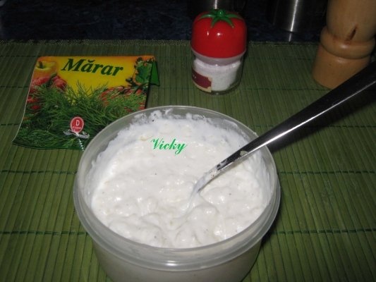 Sos de usturoi cu smantana