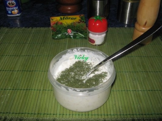 Sos de usturoi cu smantana