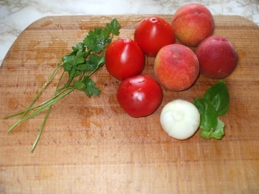 Salata de rosii cu piersici