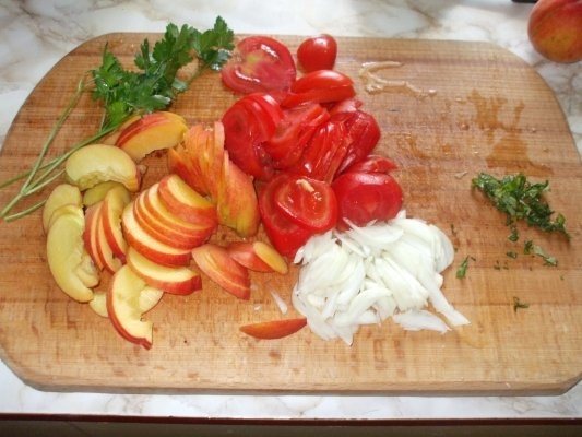 Salata de rosii cu piersici