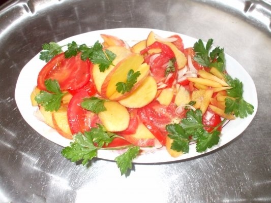 Salata de rosii cu piersici