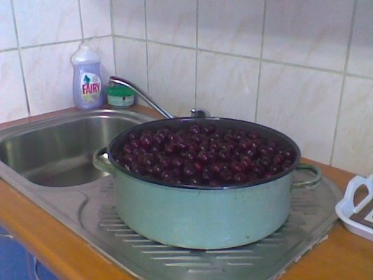 Visine  si sirop de visine, la borcan pentru iarna