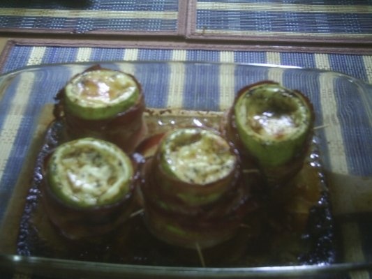 RULOURI DE DOVLECEI CU BACON