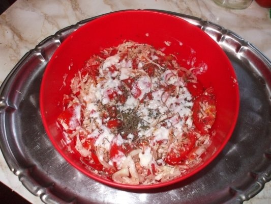 Salata de varza cruda si rosii